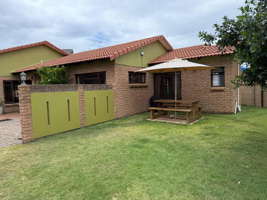 4 Bedroom Property for Sale in Fraaiuitsig Western Cape